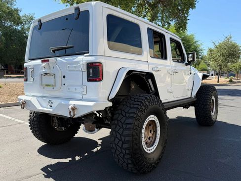 Used 2022 Jeep Wrangler Unlimited Rubicon w/ LED Lighting Group AWD/4WD image 9