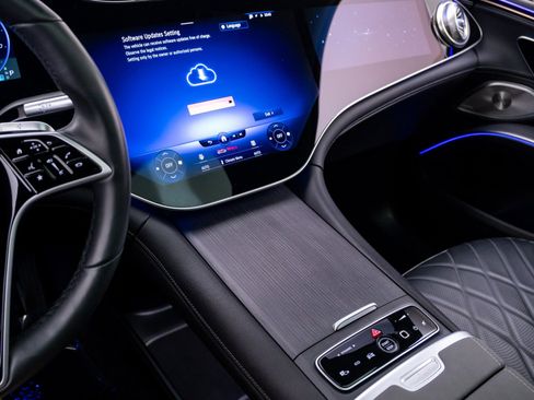 Certified 2023 Mercedes-Benz EQS 580 4MATIC SUV image 12