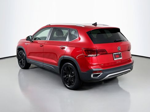 Certified 2022 Volkswagen Taos SE image 3