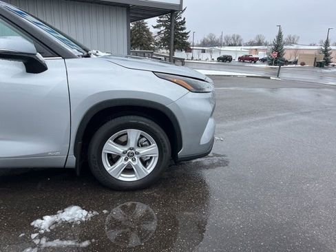 Used 2023 Toyota Highlander LE image 13