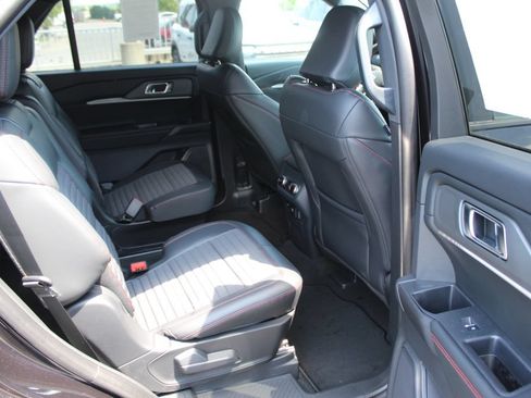 New 2026 Ford Explorer ST-Line w/ ST-Line Street Pack AWD/4WD image 16