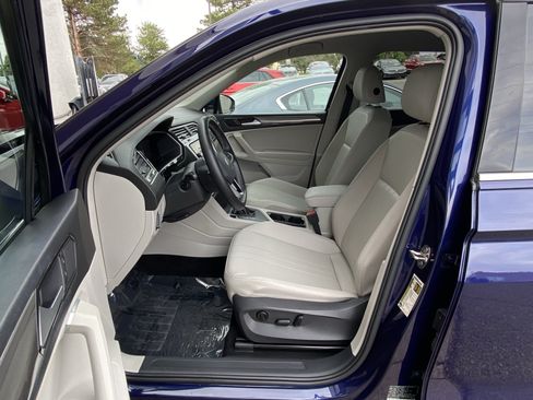 Certified 2022 Volkswagen Tiguan SE FWD image 34