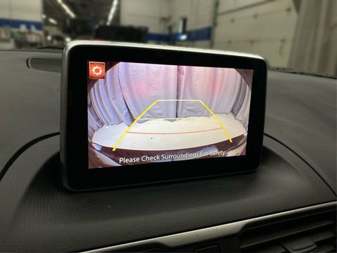 Used 2015 MAZDA MAZDA3 i Touring w/ Technology Package FWD image 31