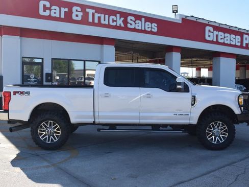 Used 2017 Ford F250 Lariat w/ FX4 Off-Road Package AWD/4WD image 3
