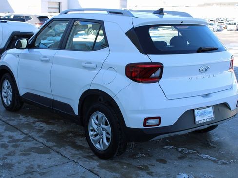 Used 2020 Hyundai Venue SEL image 4