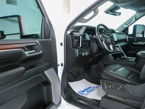 Used 2024 GMC Sierra 2500 Denali w/ Denali Reserve Package AWD/4WD image 3