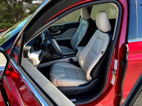 New 2026 Lincoln Corsair Premiere image 9