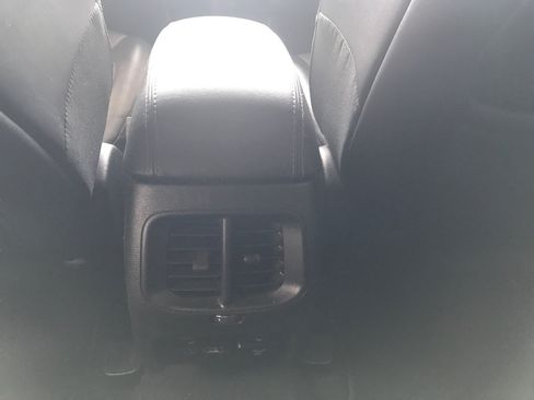 Used 2022 Jeep Cherokee Limited w/ Elite Package AWD/4WD image 15