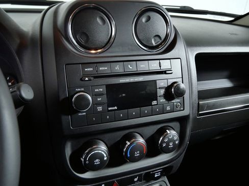Used 2015 Jeep Patriot Latitude AWD/4WD image 20