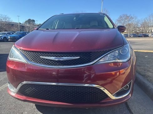 Used 2019 Chrysler Pacifica Touring-L image 7