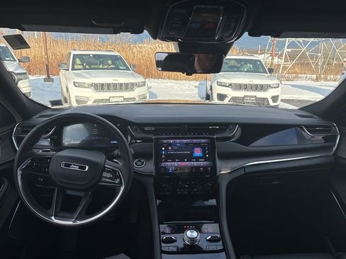 Used 2023 Jeep Grand Cherokee Overland w/ Luxury Tech Group IV image 6