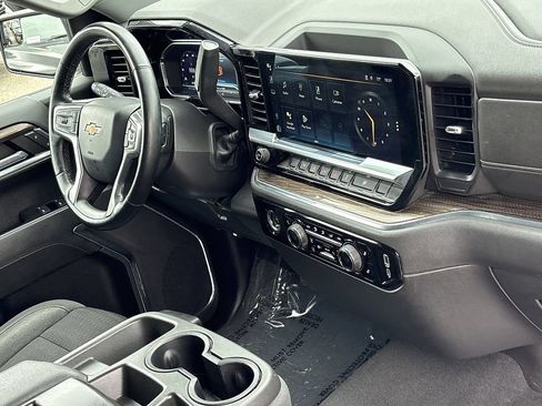 Used 2023 Chevrolet Silverado 1500 LT AWD/4WD image 26