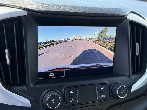Used 2024 GMC Terrain SLT image 15