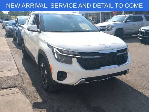 Used 2025 Kia Seltos EX AWD/4WD image 7