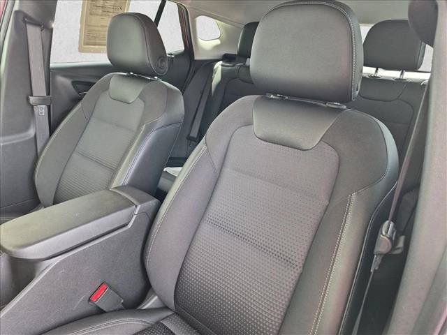 Used 2025 Chevrolet Trax LT FWD image 15