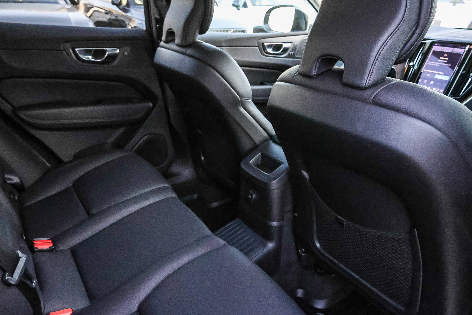 Used 2022 Volvo XC60 T8 Inscription Expression w/ Advanced Package AWD/4WD image 18