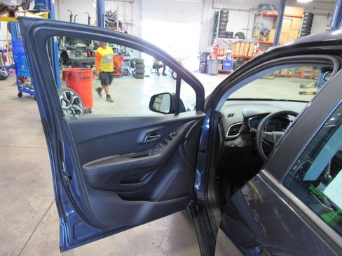 Used 2019 Chevrolet Trax LS FWD image 12