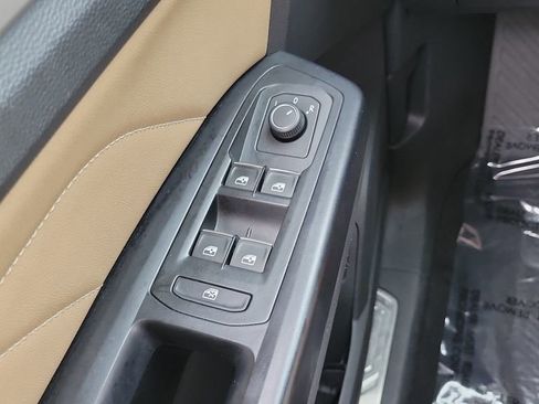 Used 2021 Volkswagen Atlas Cross Sport SE FWD image 18