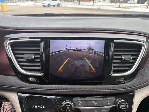 Used 2019 Chrysler Pacifica Limited image 21