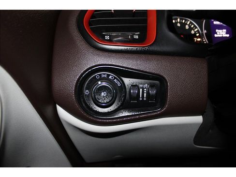 Used 2015 Jeep Renegade Latitude image 29