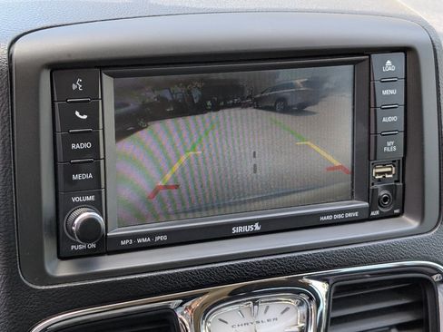 Used 2011 Chrysler Town & Country Touring FWD image 7