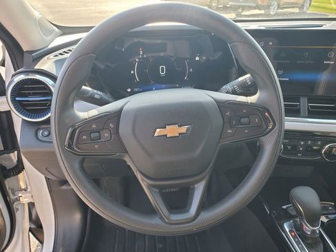 Used 2024 Chevrolet Trax LT image 11