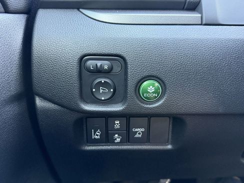 Used 2025 Honda Ridgeline Sport image 28