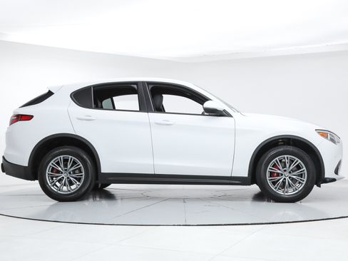 Used 2023 Alfa Romeo Stelvio Sprint AWD/4WD image 6