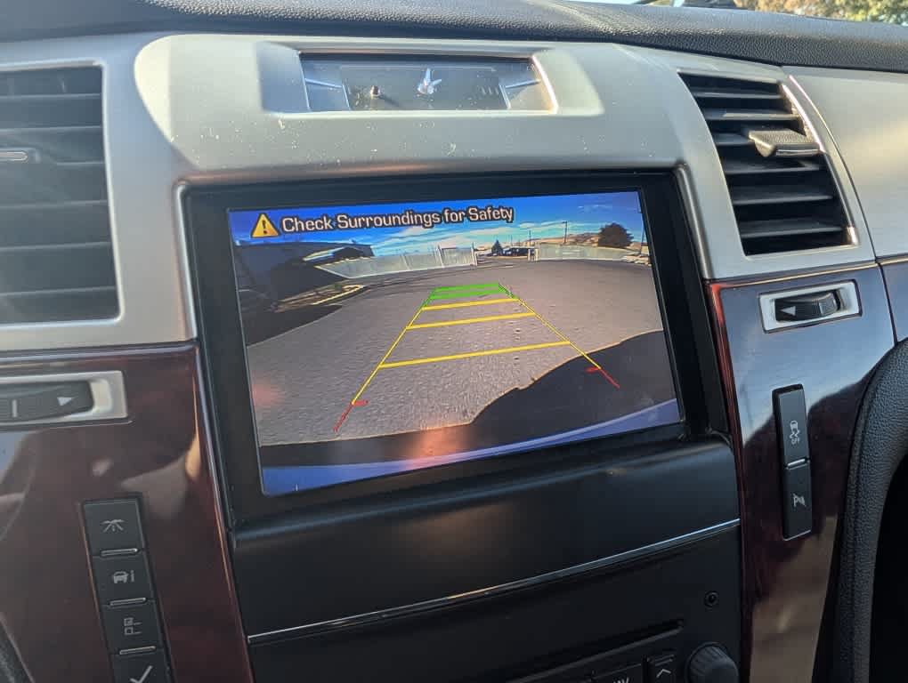 Used 2014 Cadillac Escalade Luxury AWD/4WD image 16