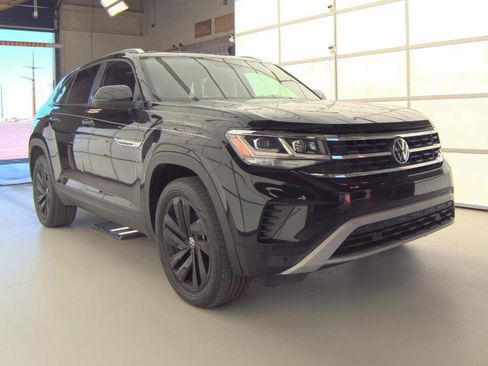 Used 2023 Volkswagen Atlas Cross Sport SE w/ Black Wheel Package FWD image 3