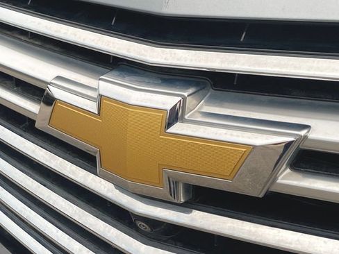 Used 2023 Chevrolet Traverse Premier FWD image 31