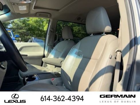 Used 2015 Toyota Sienna XLE FWD image 11