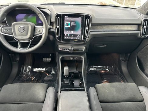 Certified 2023 Volvo XC40 Recharge Plus image 3