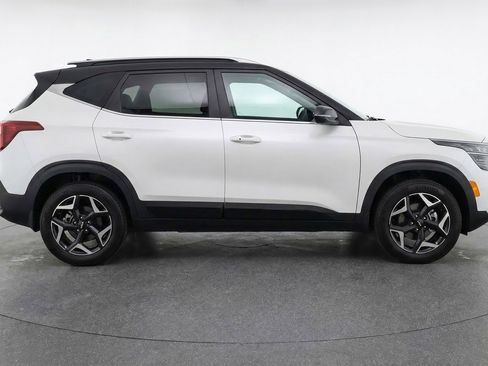 Used 2025 Kia Seltos S image 11