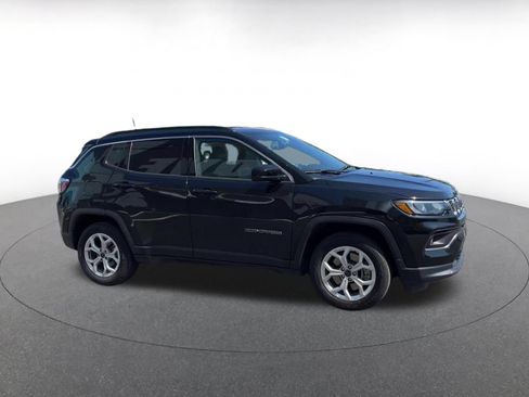 Used 2025 Jeep Compass Latitude AWD/4WD image 2