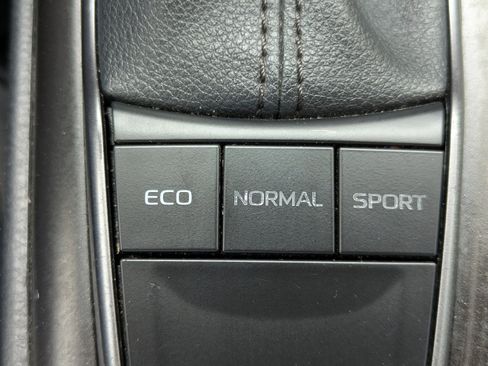 Used 2023 Toyota Camry SE FWD image 22