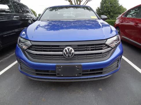 Used 2023 Volkswagen Jetta Sport FWD image 2
