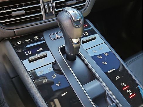 Used 2023 Porsche Macan Turbo AWD/4WD image 25