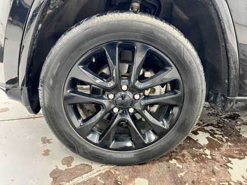 Used 2019 Jeep Grand Cherokee Altitude AWD/4WD image 27