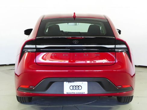 Used 2025 Toyota Prius Plug-In Hybrid image 8