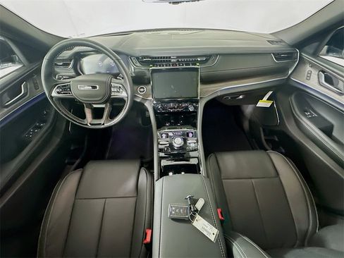 New 2025 Jeep Grand Cherokee L Overland image 9