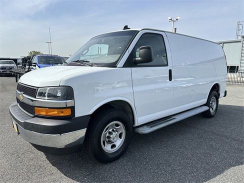 Used 2023 Chevrolet Express 2500 w/ Driver Convenience Package image 9