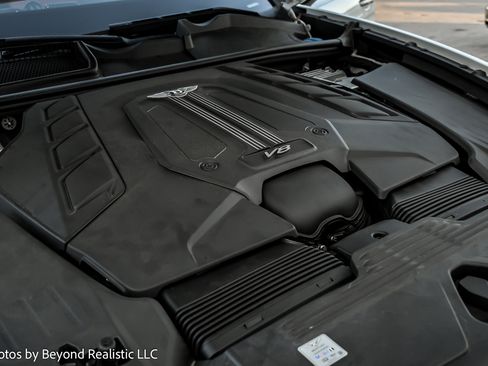 Used 2023 Bentley Bentayga image 17