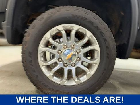 Used 2025 Chevrolet Silverado 2500 LTZ w/ LTZ Premium Package AWD/4WD image 25