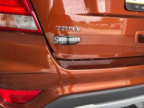 Used 2019 Chevrolet Trax LT w/ LT Convenience Package FWD image 11