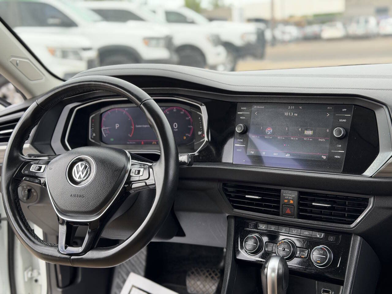 Used 2019 Volkswagen Jetta SEL w/ Cold Weather Package FWD image 17