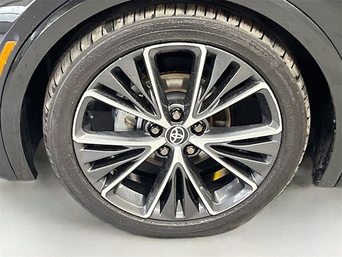 Used 2023 Toyota Prius XLE image 30