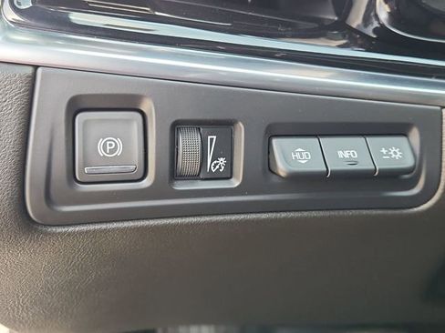 Used 2023 Cadillac XT6 Premium Luxury w/ Technology Package image 18