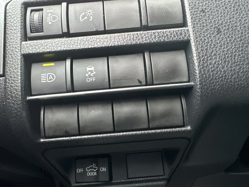 Used 2025 Toyota Tacoma SR5 AWD/4WD image 36