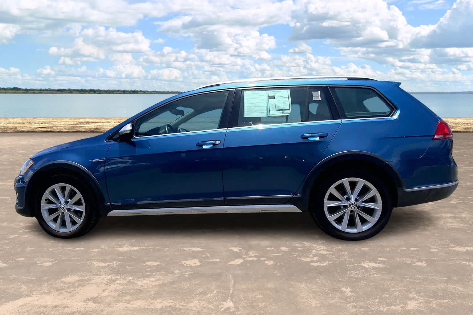 Used 2017 Volkswagen Golf Alltrack SE AWD/4WD image 3